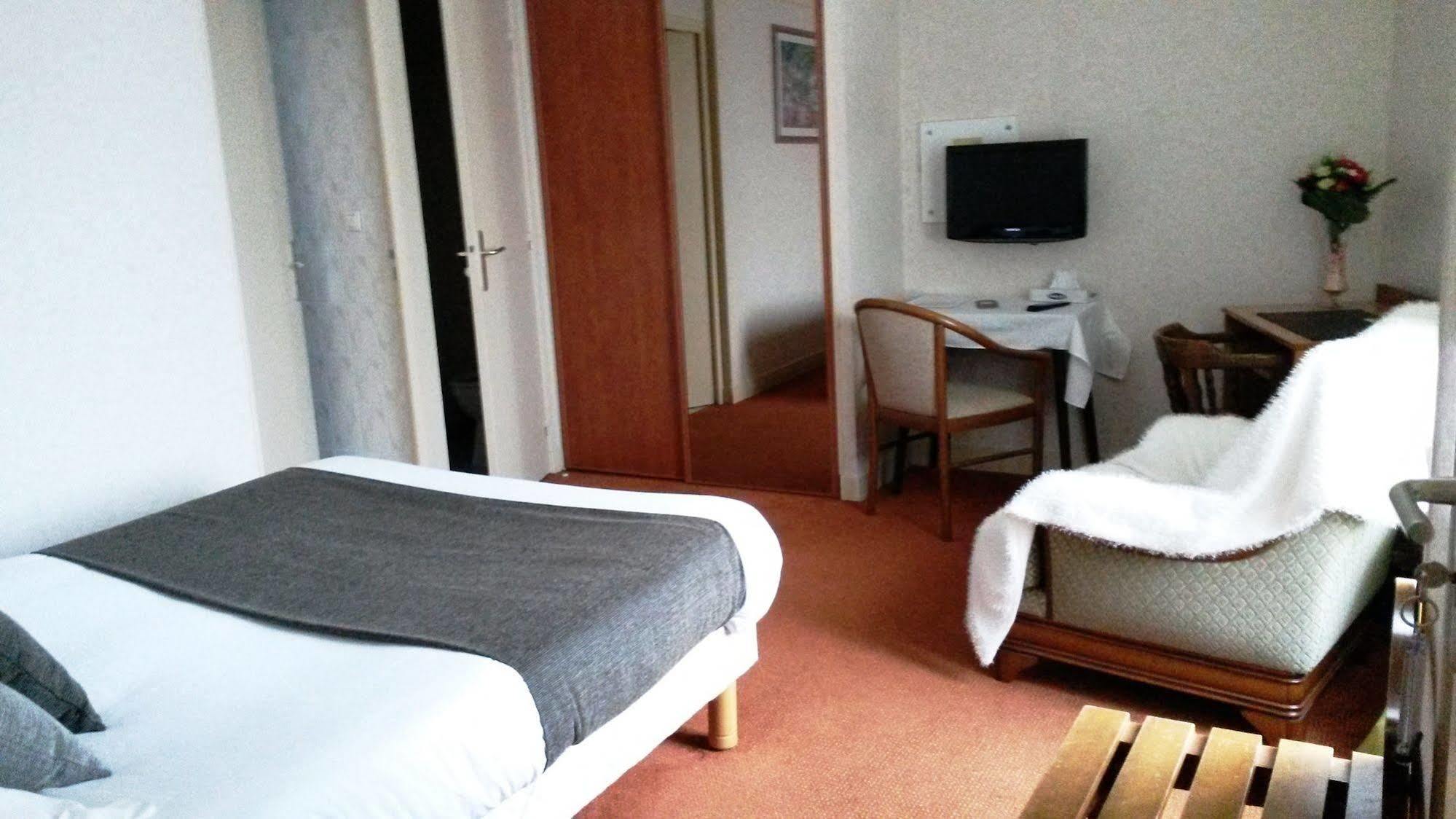 Hotel De L'Agriculture Десиз Экстерьер фото